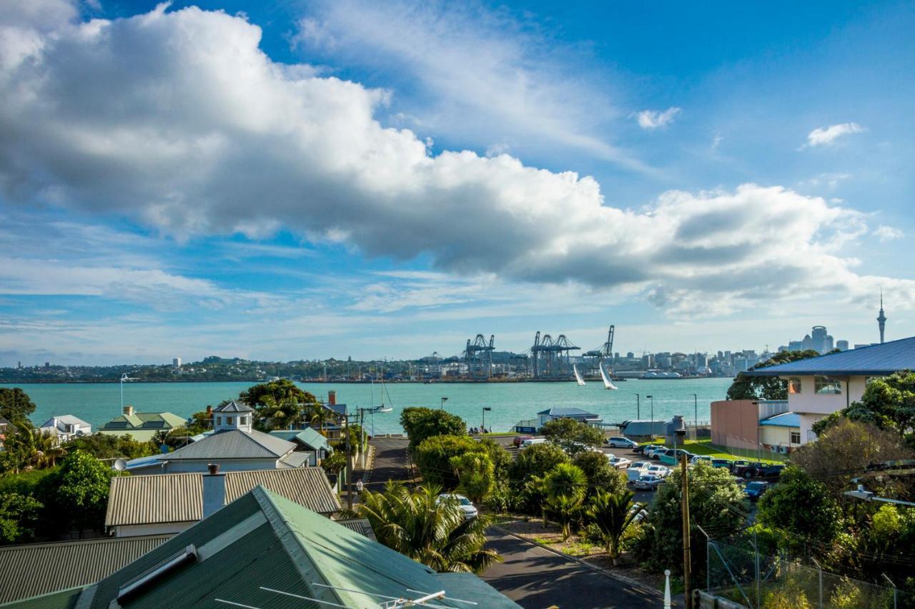 Отель Devonport Harbour View Окленд Экстерьер фото